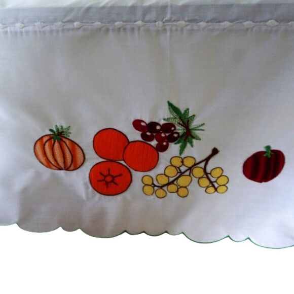 Thanksgiving Tablecloth Embroidered Cornucopia Fall Harvest 90x66 In Scaloped - Picture 3 of 7